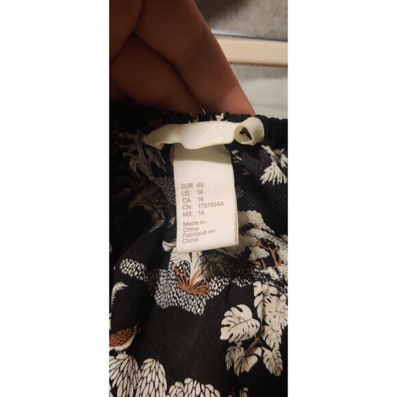 H&M Black Off the Shoulder Ruffle Sleeve Tropical Print Flouncy Dress Size M - Picture 5 of 6